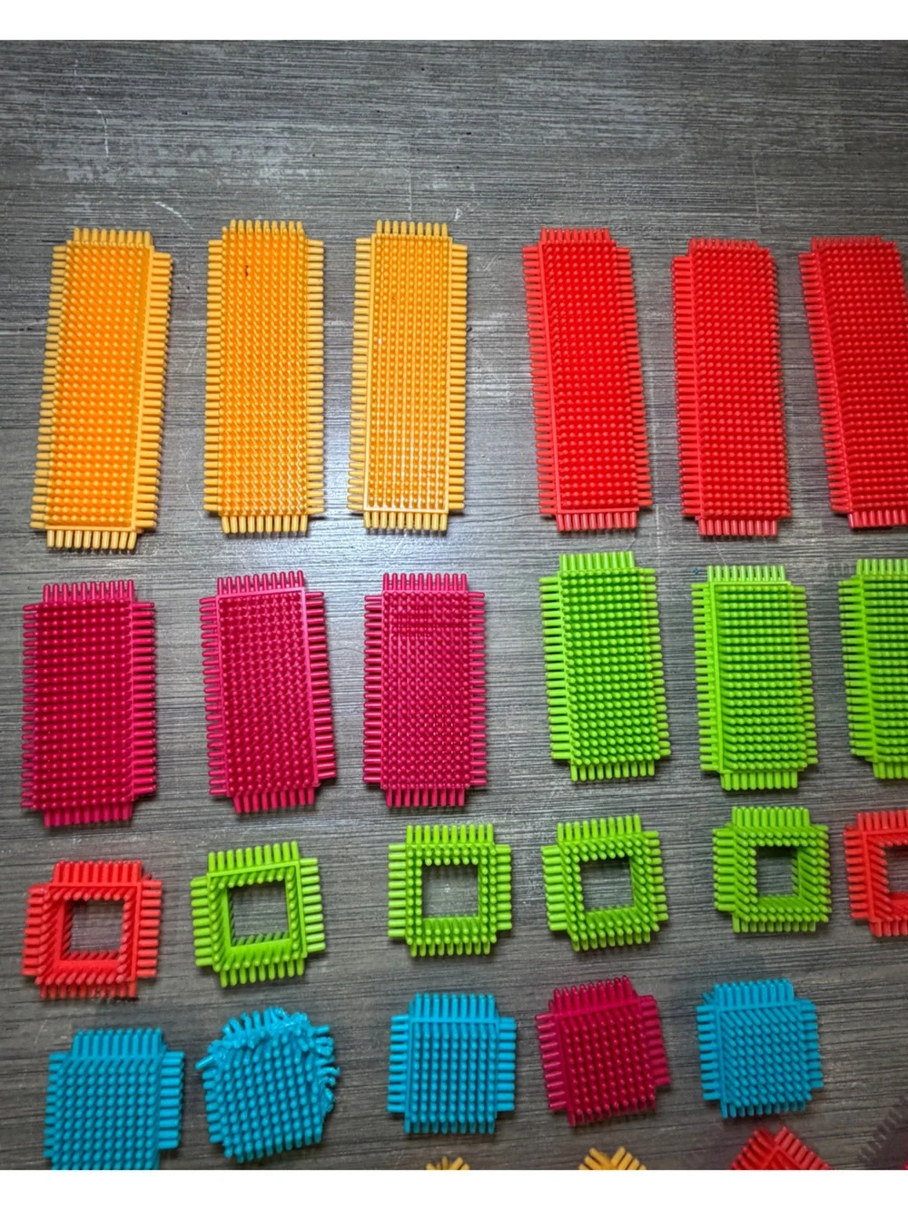 Battat Bristle blocks Interlocking Sensory Building Tiles for kids 61 piece